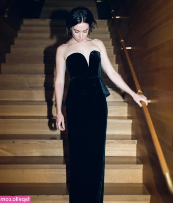 Siobhán Cullen [ siobhn-cullen ] - Imagine being on the other side of the window 🥵🤤🤤