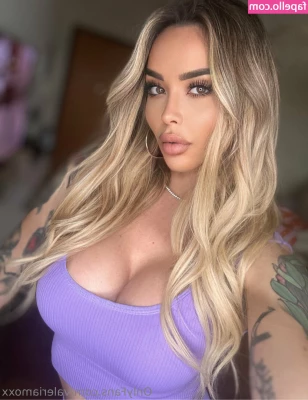 valeriamoxx [ valeriamoxx-1 ] - Toda lambuzada e plugada pra você!  Como você vai tirar esse plug?