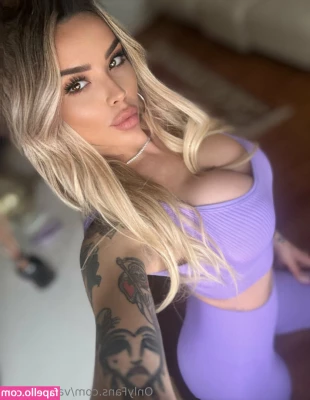 valeriamoxx [ valeriamoxx-1 ] - a lil sand is okay;)