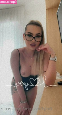 chessiecole - Taking my romper off in the dressing room 😌