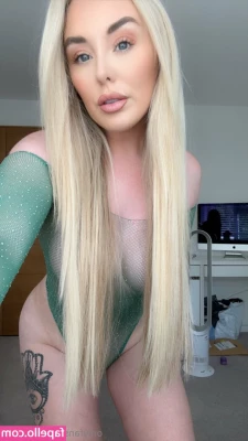 lexiraex [ lexiraex-12 ] - He shaved me when I suddenly started cumming, hitting my face with a