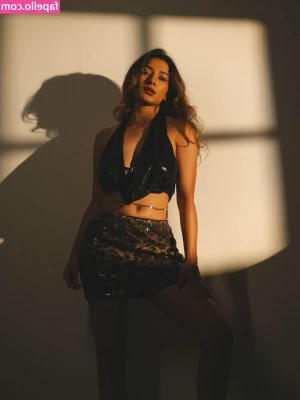 Anita Sapkota [ anita-sapkota ] - One of these days I'll get caught by my window cleaner 😈