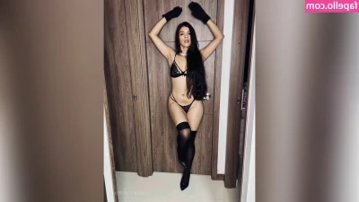Sophiem.m [ sophiem-m ] - Boy, you wanna come to my hotel, honey?   Tip me 5 if u wanna see