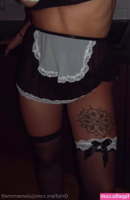juliaroemmelt [ juliaroemmelt-1 ] - Will you go out with me or would you rather I take my clothes off and