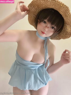 Nikumikyo - Come and let me jerk your dick with my feet