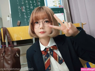 Nikumikyo - I caught you looking