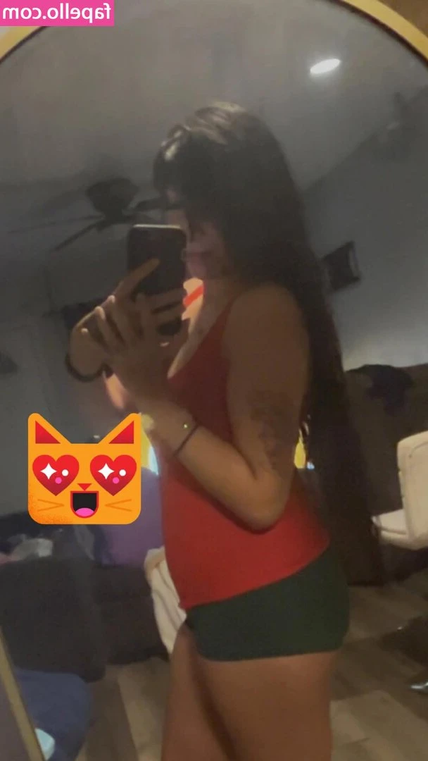 ickynicki956 - Ew! I stepped on a footboy🤭