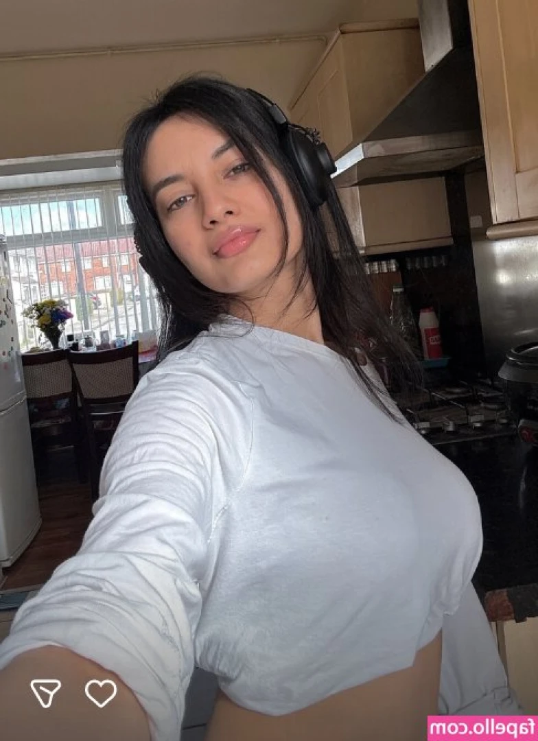 Archana Kunwar [ archana-kunwar ] - Goodmorning loves 🥰 last day of the shitty 2021! I wish you all a