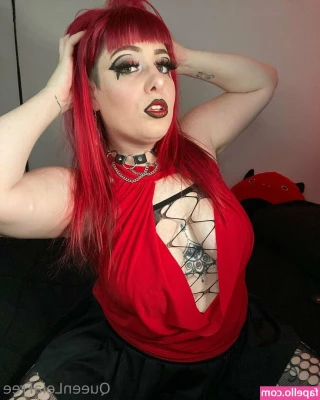 queenleiafree - There’s some special BTS of Mommy going out to your DMs tonight.