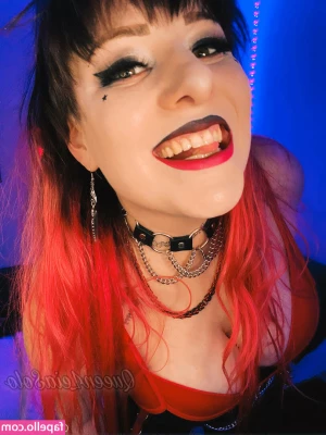 queenleiafree - I don't have big boob like her so sorry 🥺