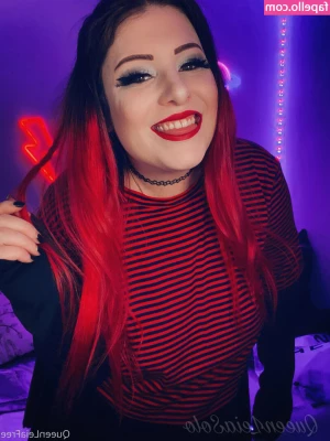 queenleiafree - I just want to lay naked all night