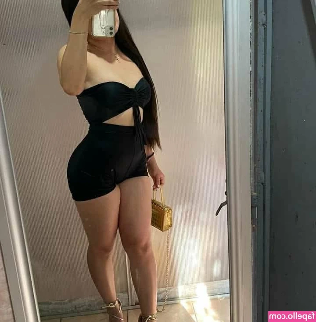 Esmeralda mtz [ esmeralda-mtz ] - My best friend is laying in the other room, do you think she’d mind