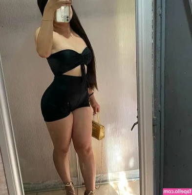 Esmeralda mtz [ esmeralda-mtz ] - My best friend is laying in the other room, do you think she’d mind