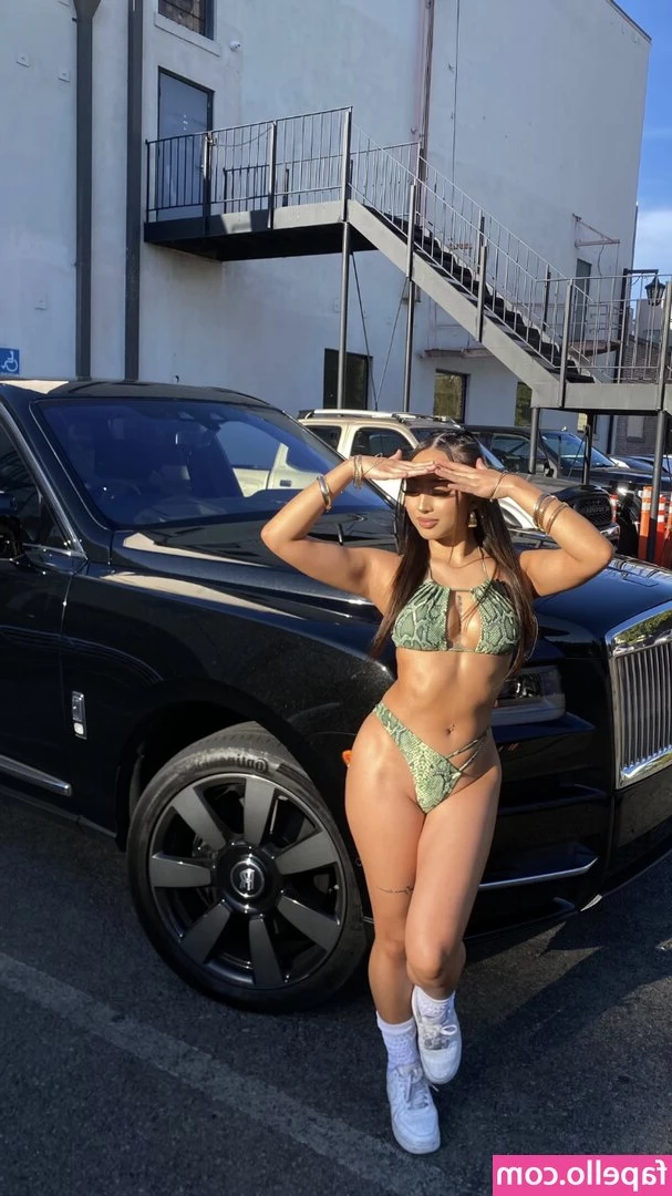Sara Sheehan [ sara-sheehan ] - Car wash at work