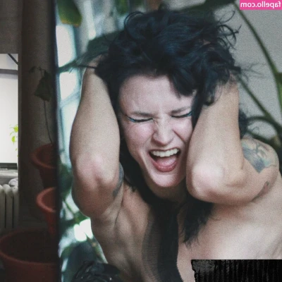 PunkModel - i need you behind me...now! 🤭