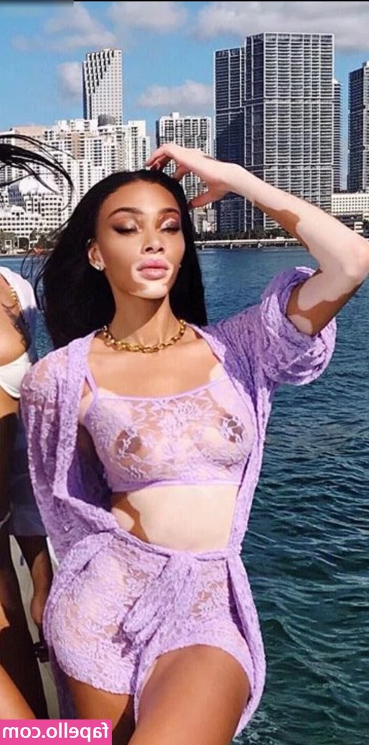 Winnie Harlow [ winnie-harlow ] - Petite Filipina showing off her blow job skills and sucking me dry 