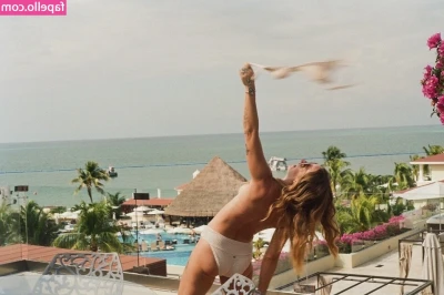Margo Price [ margo-price ] - Smell my pits after the gym? 😉😛