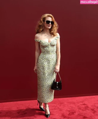 Jessica Chastain [ jessica-chastain ] - I will be replying to all DMs tomorrow