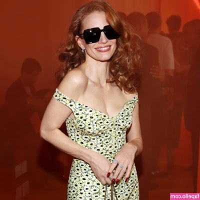 Jessica Chastain [ jessica-chastain ] - Petites photos en souvenir d une ptite vidéo pour une visite