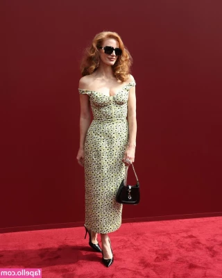 Jessica Chastain [ jessica-chastain ] - Happy Feet Thursday  Message me with your feet video requests  Xx