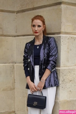 Jessica Chastain [ jessica-chastain ] - Who wants to suck them 🍈🍈