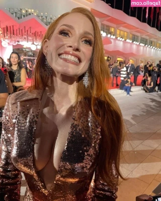Jessica Chastain [ jessica-chastain ] - Sometimes getting jeans around my big butt is hard but it s worth it