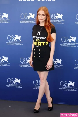Jessica Chastain [ jessica-chastain ] - huge sexy studly cock getting rubbed