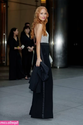 Jessica Chastain [ jessica-chastain ] - My feet need a little love - will you rub them for me   lt 3