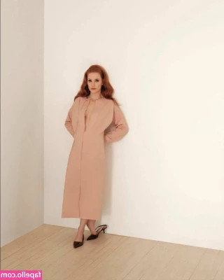 Jessica Chastain [ jessica-chastain ] - Tightening the booty muscles   No boys not for anal ha ha naughty  