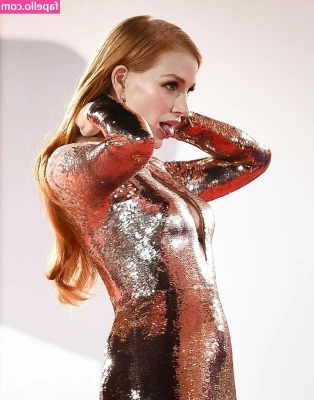 Jessica Chastain [ jessica-chastain ] - Chocolate Feet - 3 pics