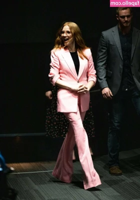 Jessica Chastain [ jessica-chastain ] - ooooooooh shit!  Your queen here.  I don't mind you peeking 😎