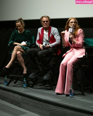Jessica Chastain [ jessica-chastain ] - is it extremely hot today or is it just me? 😘