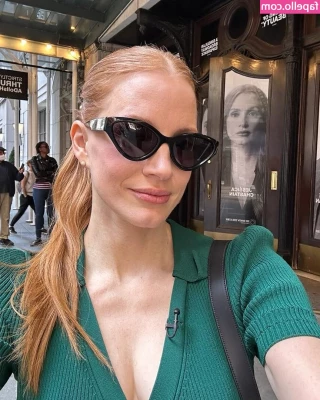 Jessica Chastain [ jessica-chastain ] - I adore to see you under my feet!