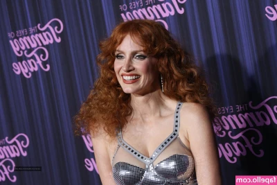 Jessica Chastain [ jessica-chastain ] - Beach dayyy     swipe thru