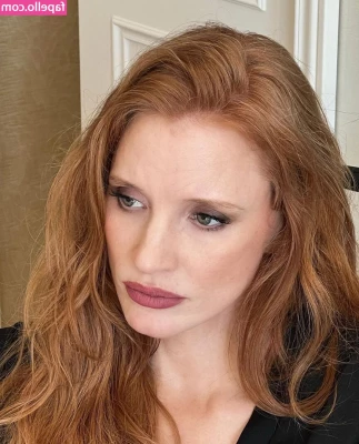 Jessica Chastain [ jessica-chastain ] - 4 20 peek a boo