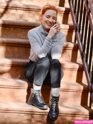Jessica Chastain [ jessica-chastain ] - So im trying a blog unlock, for the first time!   Showing off my