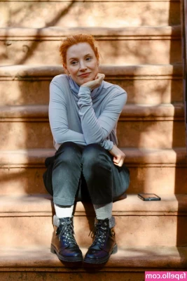 Jessica Chastain [ jessica-chastain ] - Your view as we watch movies