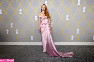 Jessica Chastain [ jessica-chastain ] - DM me baby. Let’s chat 😘
