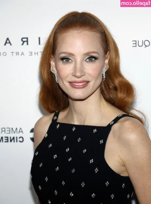 Jessica Chastain [ jessica-chastain ] - I decided on red😍 I had to take a pic of my ass in the nail shop