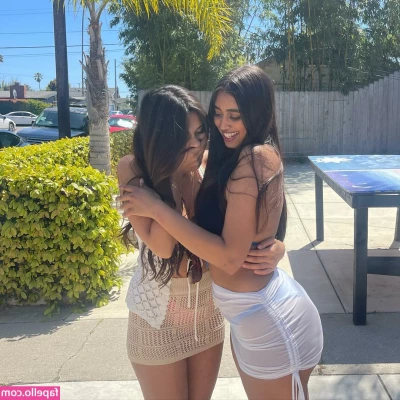 ritishaaaaaaaaaa - I looove showing off my full body for you before I cook 🙈