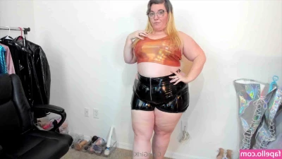 persephonevixen - With my stockings hugging every curve, I control your gaze, making