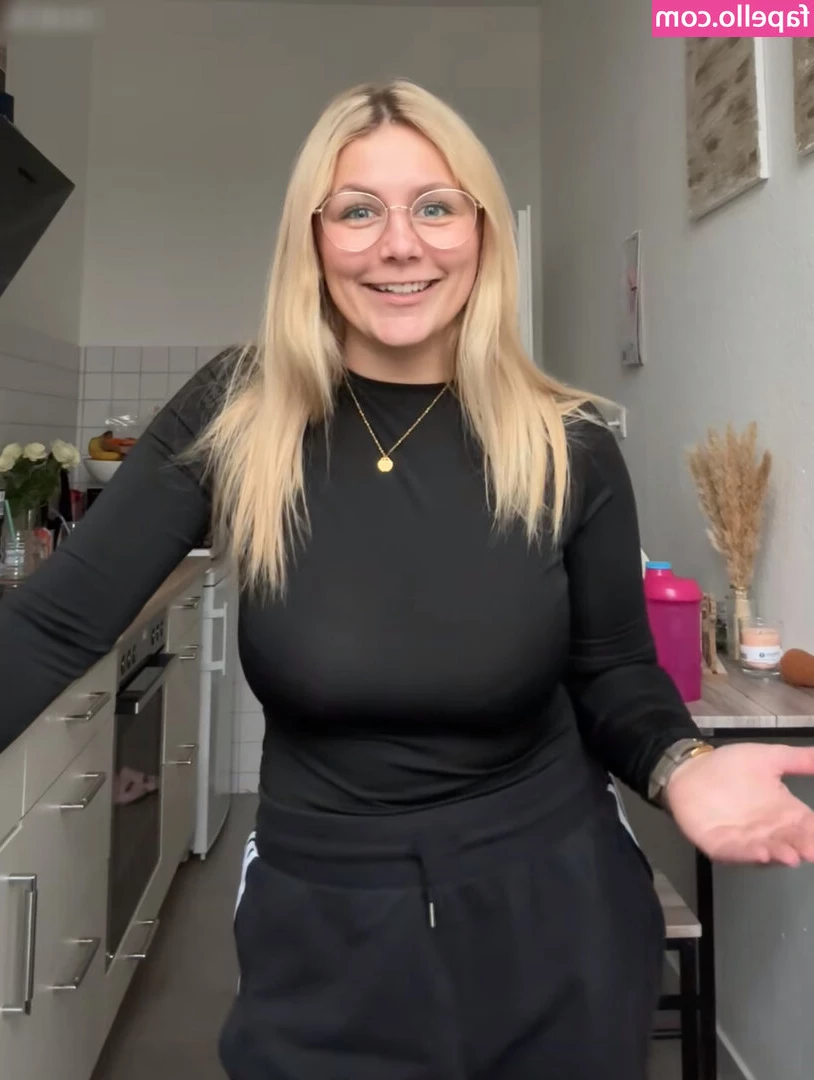 Lara Esser [ lara-esser ] - Made something hot with a new friend see how she dicked me down in