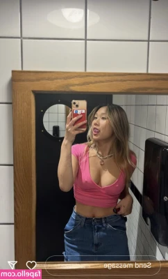 ravebaelyssa - Pull down and jiggle jiggle