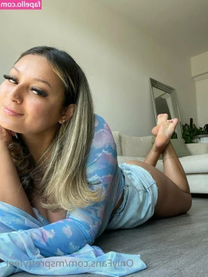 Msprettyfeet - Beneath Me!