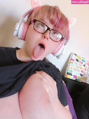 darlingsub - Monday teaser from custom I made for one of my foot boy!  BTW he’s