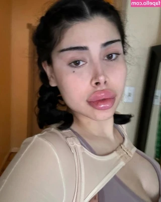 selenaamontoyaa - Come here babe cuz I need your cum today 🤤😘😋