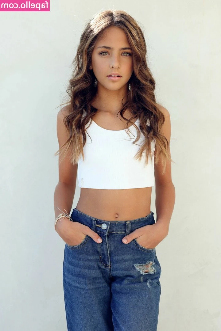 Leah Clements [ leah-clements ] - Try walking by me without staring 😛
