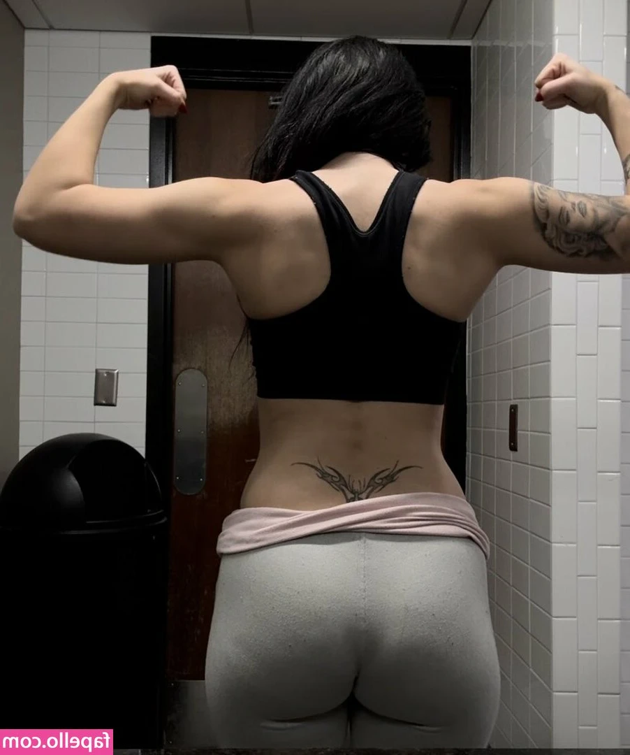 Lola Vex [ lola-vex ] - Preparado para usar la fusta...?😏 Yo sin duda..🤭😳🤭