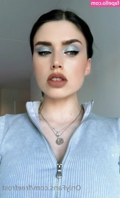 Adeline Frost [ adeline-frost ] - You’re gonna love my wet bikini pics!