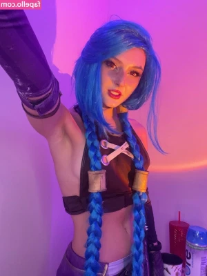 Gupsterthefish - Should I make a naked twerk video soon? 🤤🤤🍑